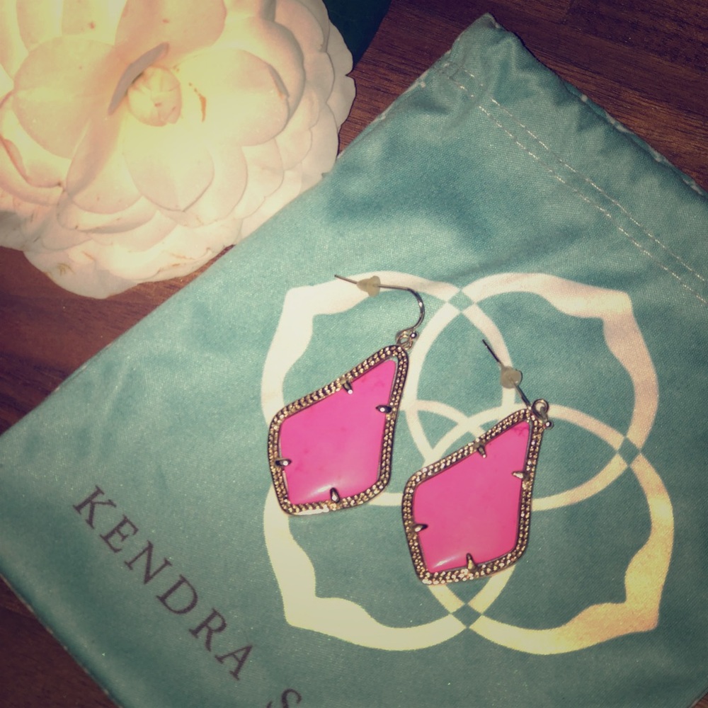 Alex earring in hot pink